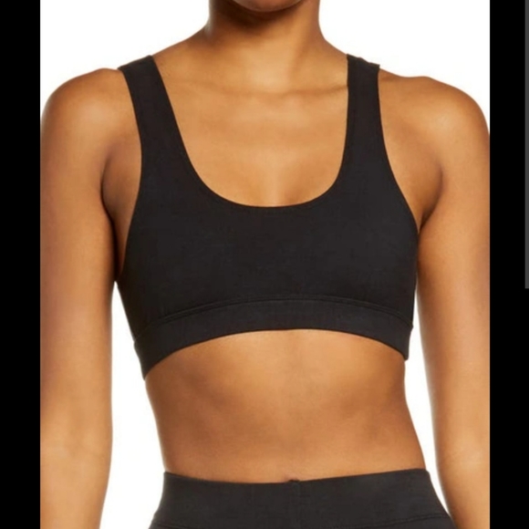 Good American Other - Good American Essential Scoop Bralette in Black